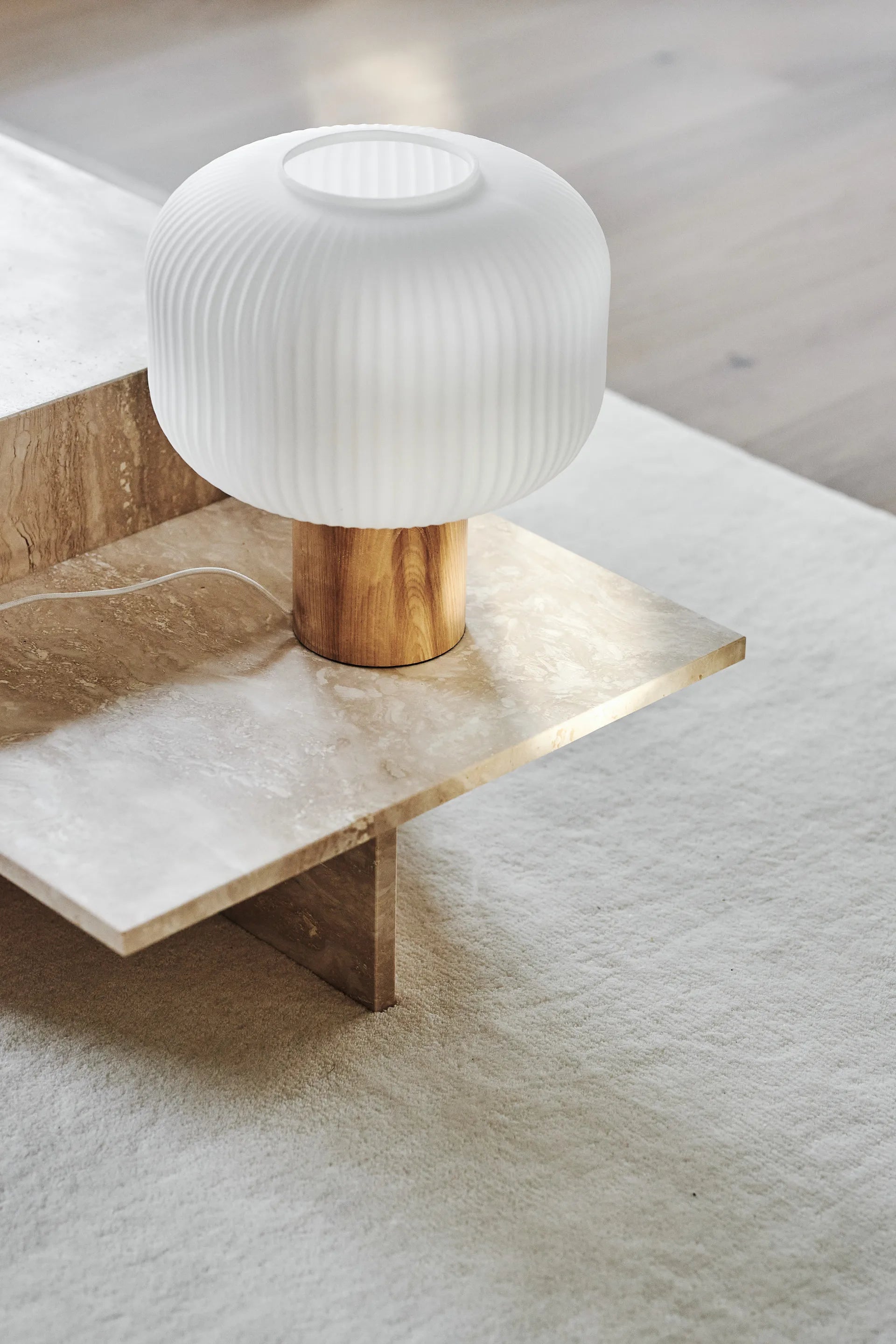 Fair portable table lamp