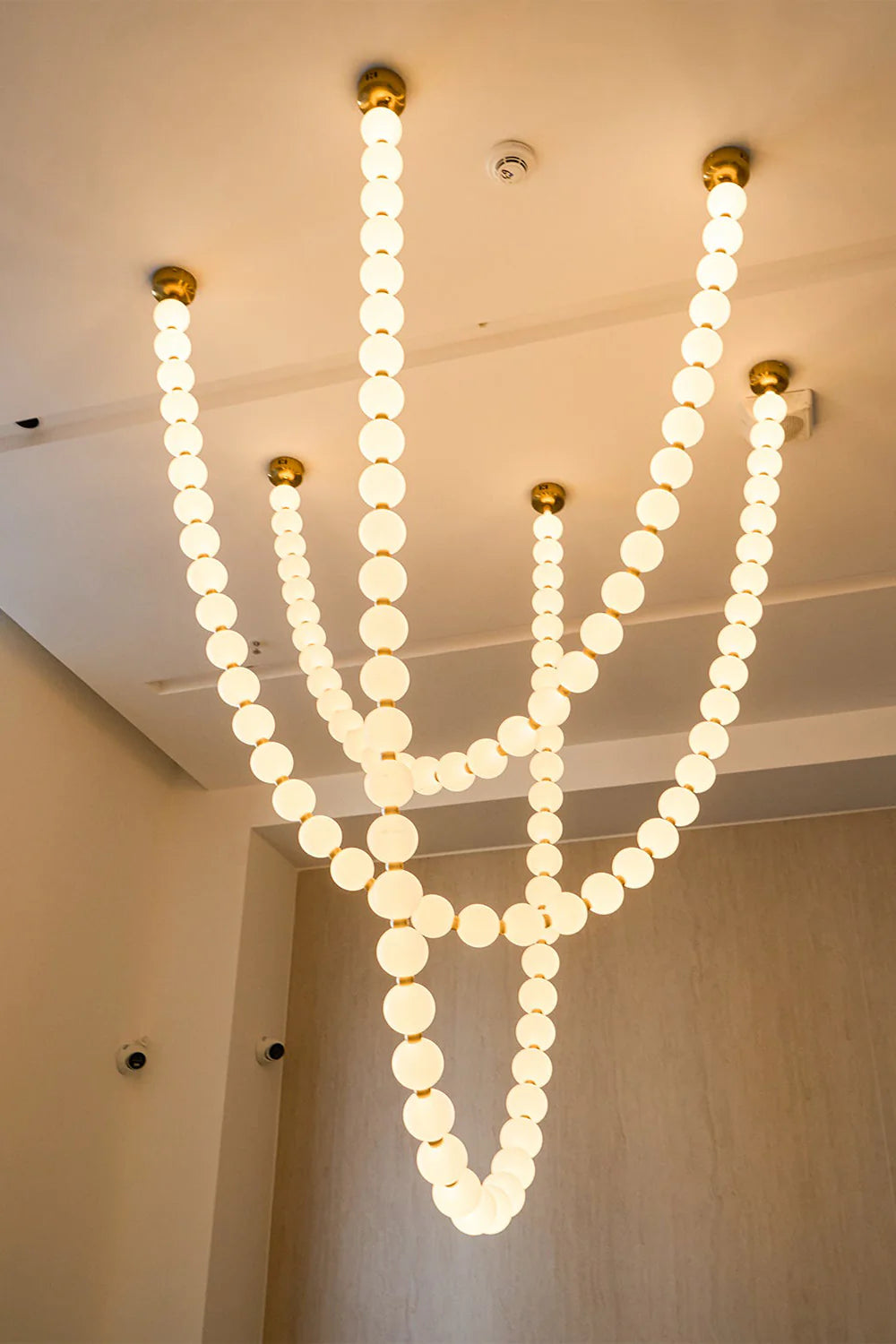 White pearl necklace pendant light