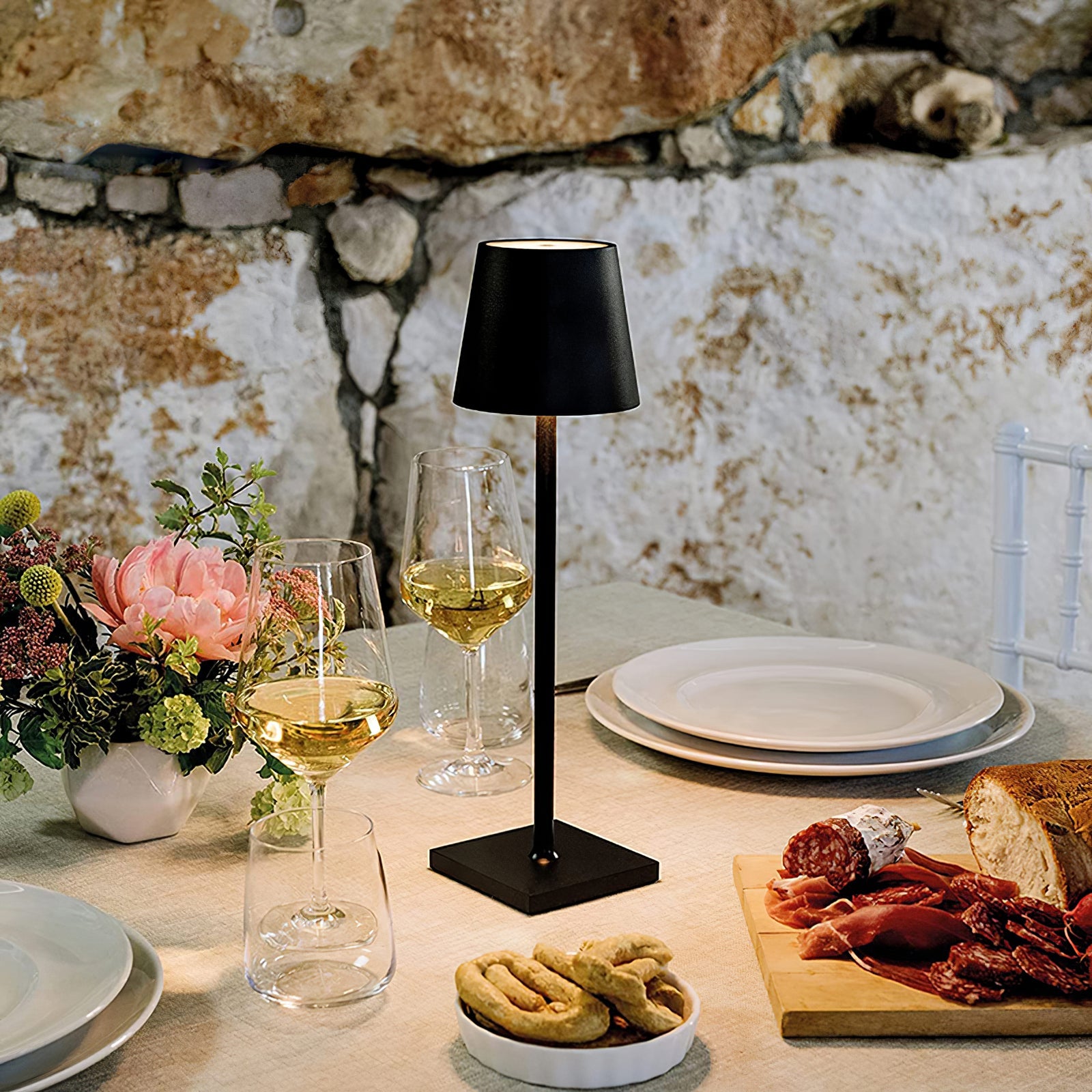 Doku Built-in Battery Table Lamp