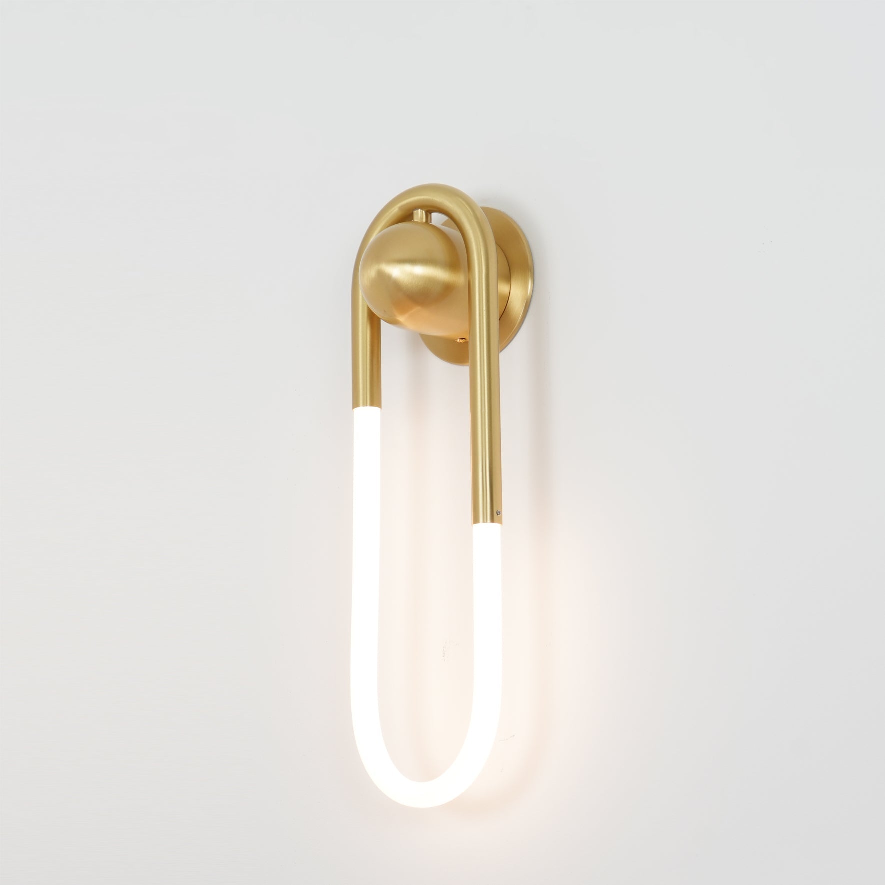 Rudi Loop Wall Lamp